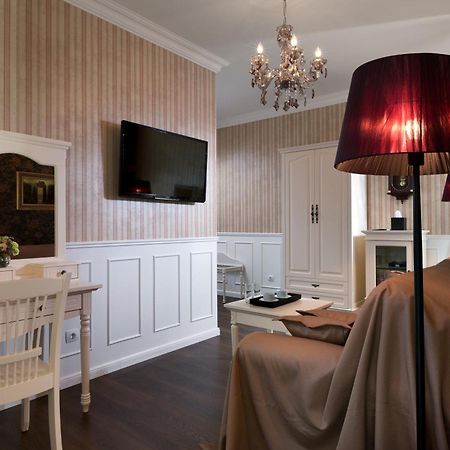 De Gaulle Boutique Hotel Harkov Kültér fotó