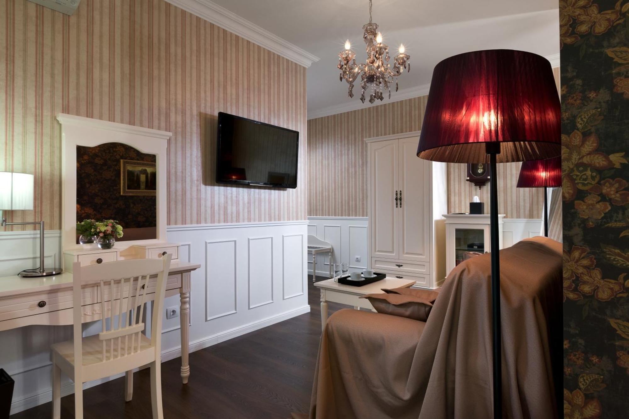 De Gaulle Boutique Hotel Harkov Kültér fotó