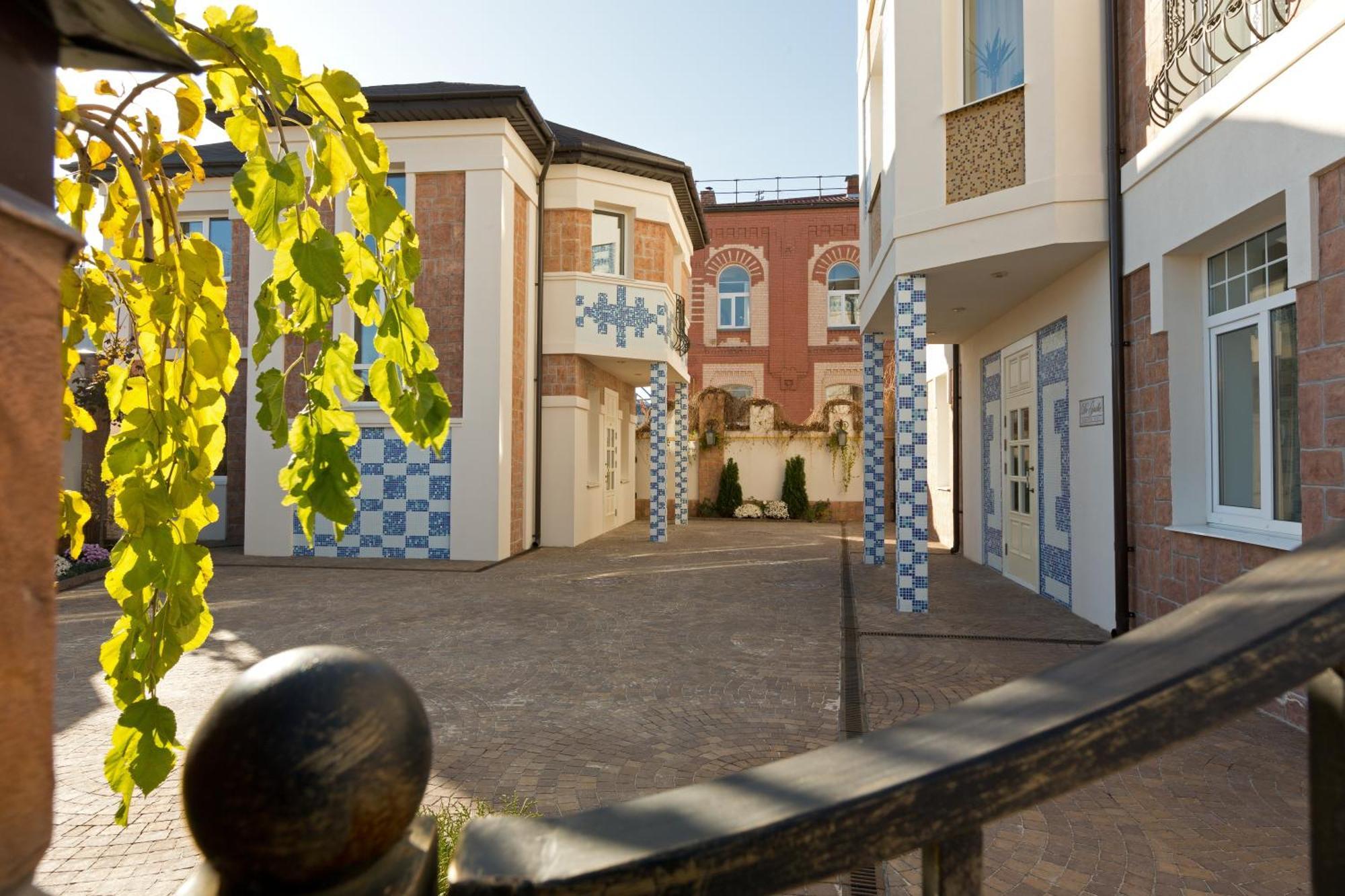 De Gaulle Boutique Hotel Harkov Kültér fotó