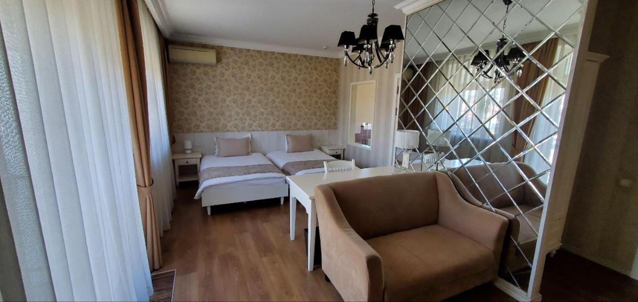 De Gaulle Boutique Hotel Harkov Kültér fotó