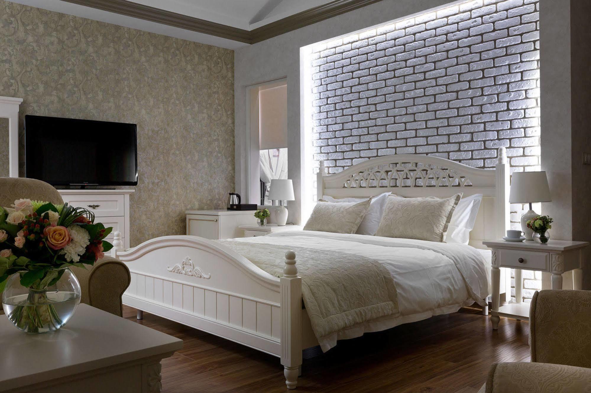 De Gaulle Boutique Hotel Harkov Kültér fotó
