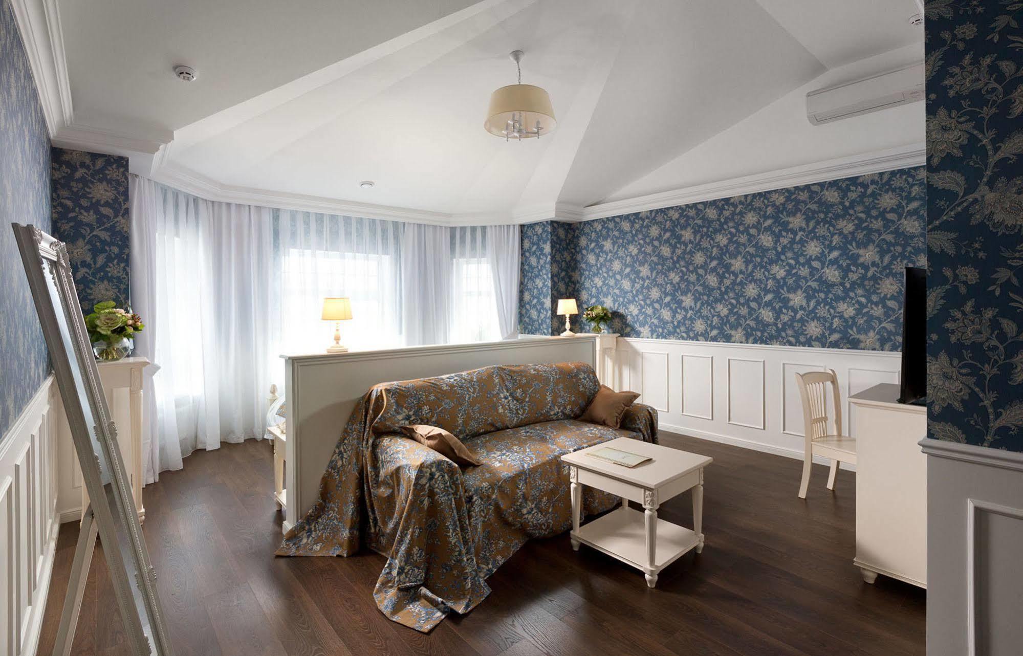 De Gaulle Boutique Hotel Harkov Kültér fotó