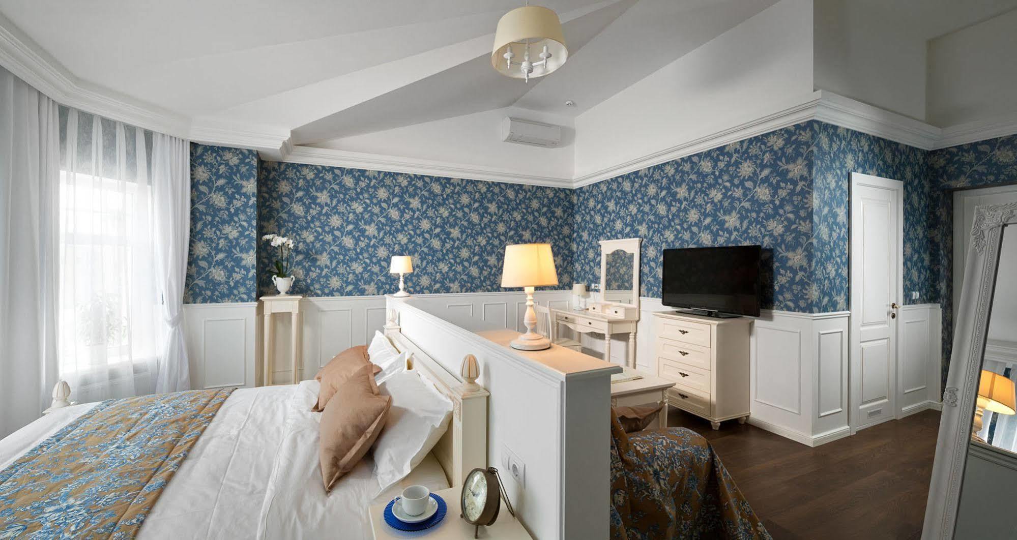 De Gaulle Boutique Hotel Harkov Kültér fotó