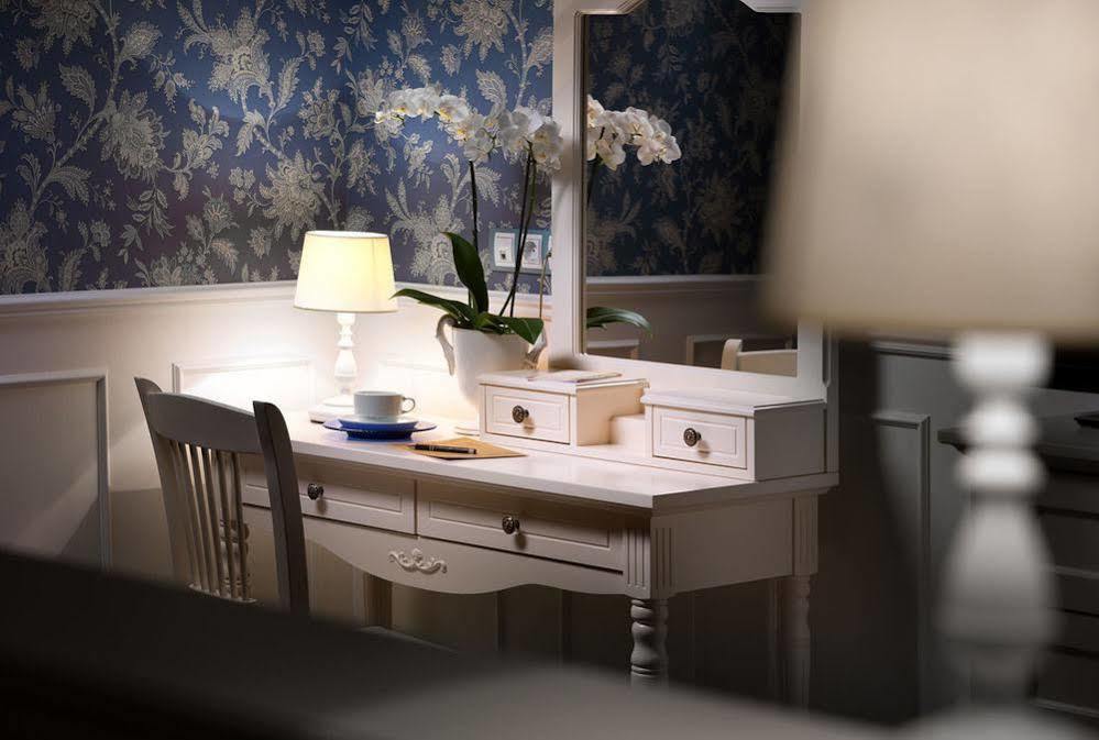 De Gaulle Boutique Hotel Harkov Kültér fotó