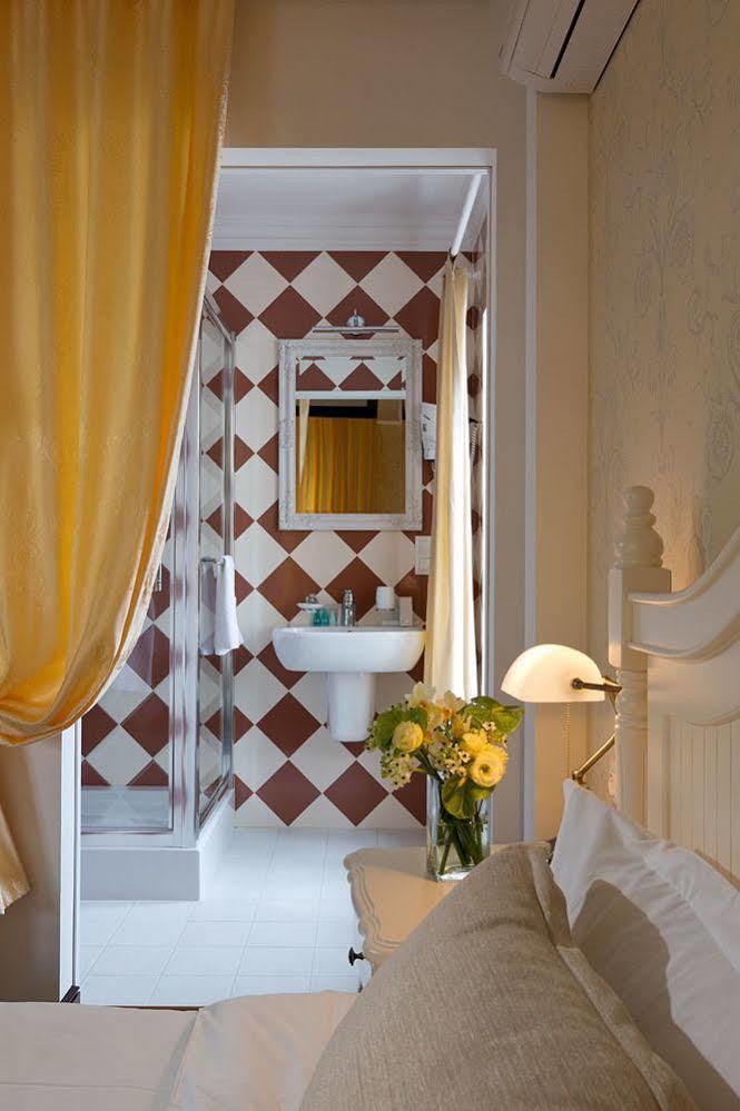 De Gaulle Boutique Hotel Harkov Kültér fotó