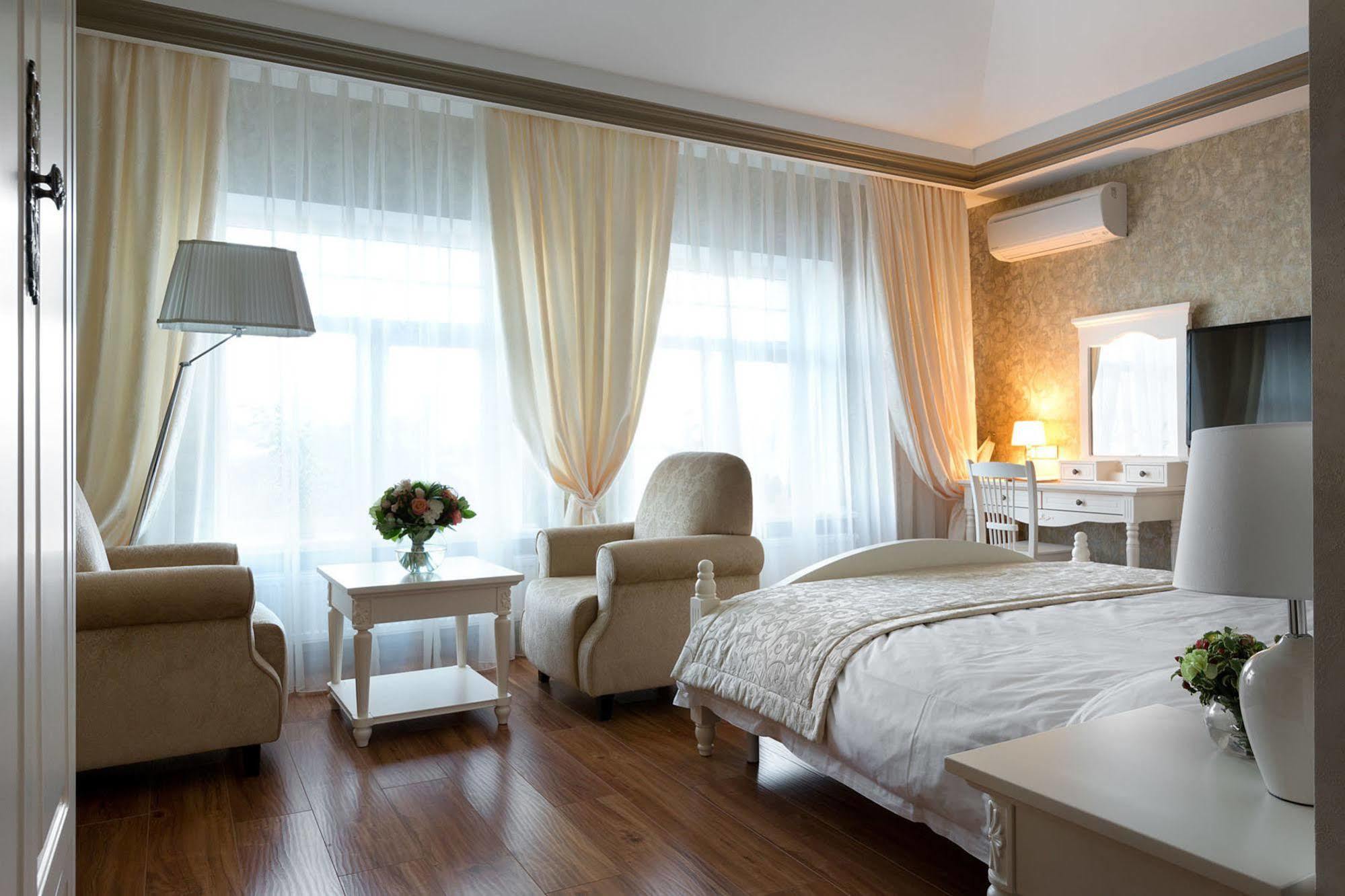 De Gaulle Boutique Hotel Harkov Kültér fotó