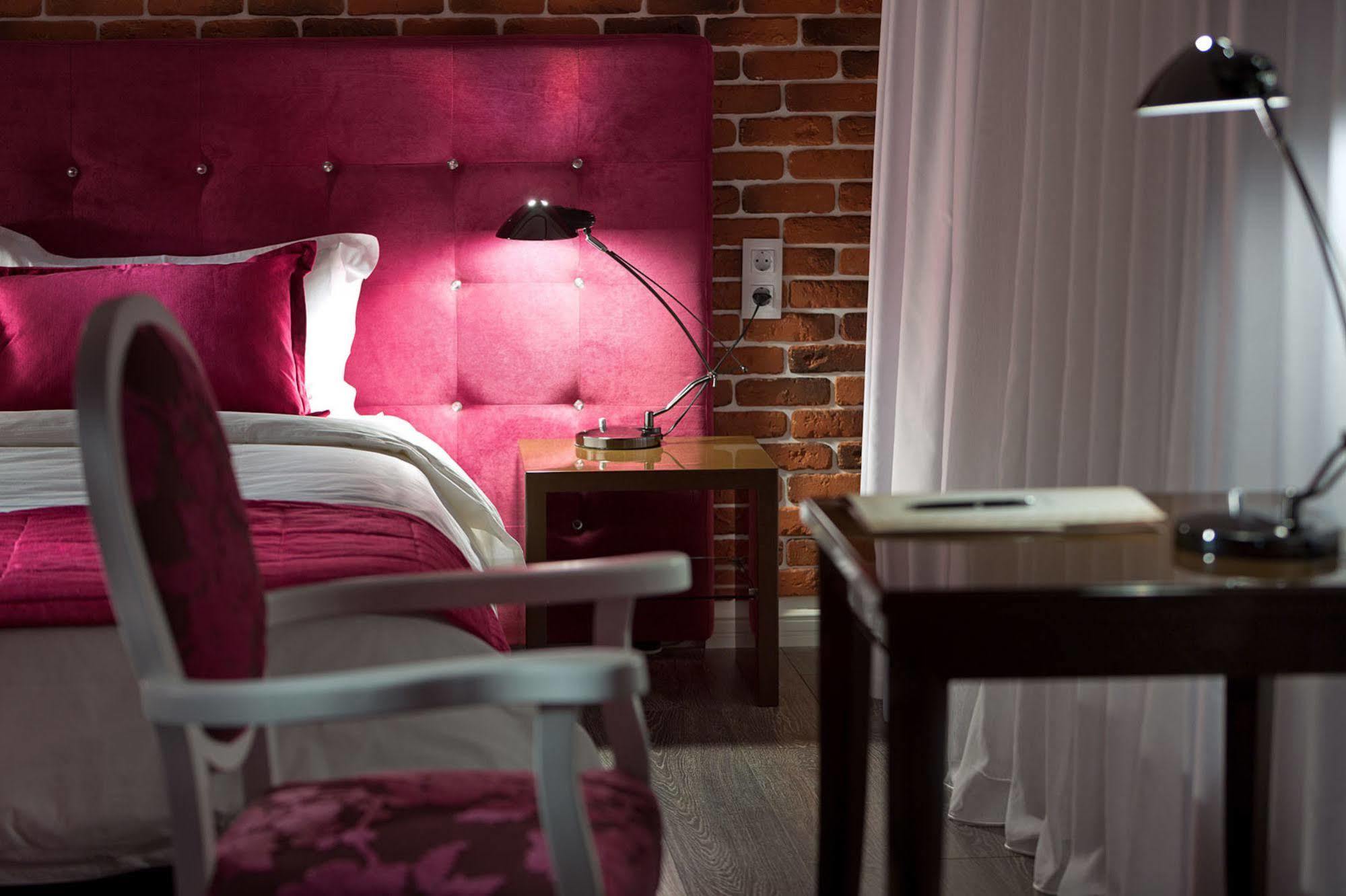 De Gaulle Boutique Hotel Harkov Kültér fotó