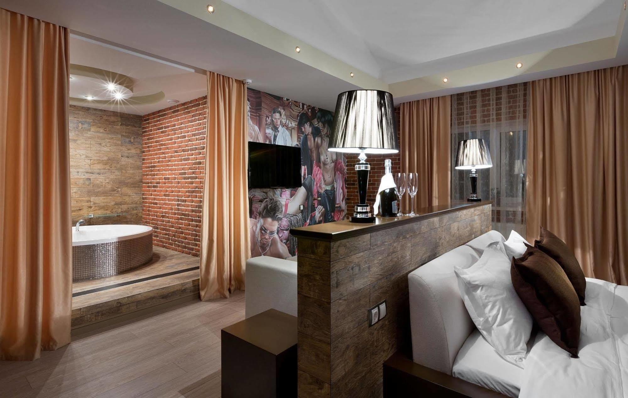 De Gaulle Boutique Hotel Harkov Kültér fotó