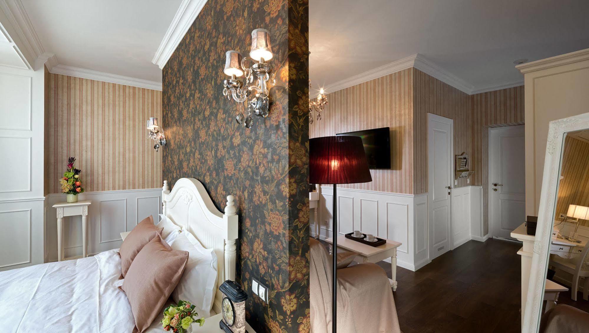 De Gaulle Boutique Hotel Harkov Kültér fotó