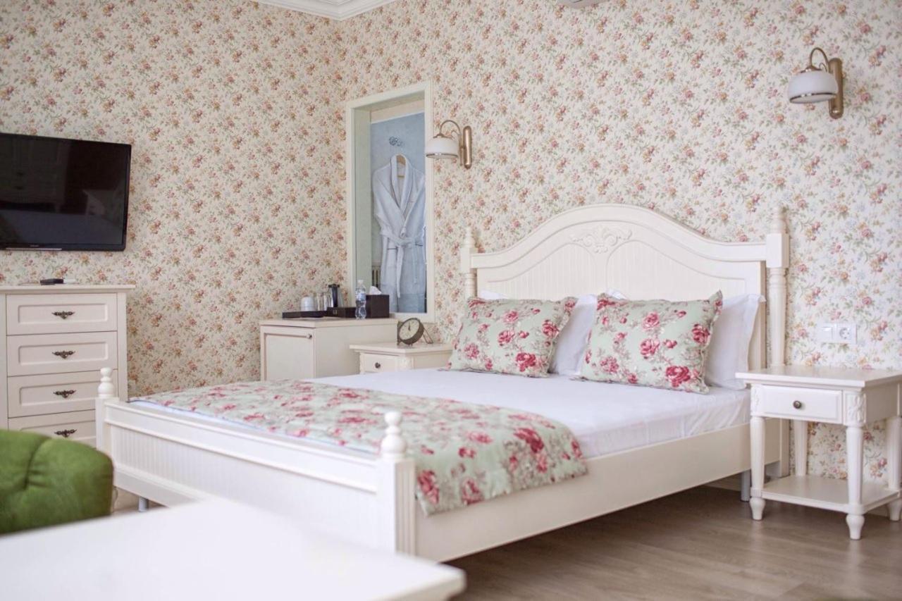 De Gaulle Boutique Hotel Harkov Kültér fotó